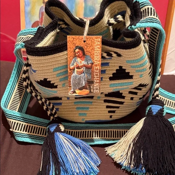 EXCHANGE Beige and Teal Patterned Tote. - Picture 2 of 4